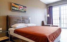 Oyo 91252 Graceland Inn